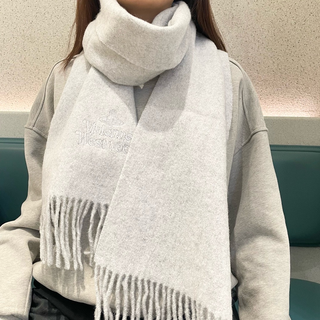 NO:187306,The favorite Saturn of the British punk godmother 