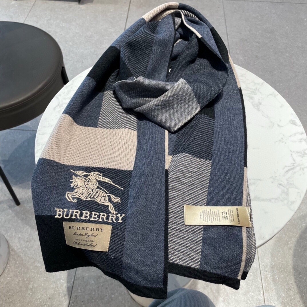 爆款上新情侣款B家经典战马独家牛货奢华尽在尺寸之间高端品质️具有超高羊绒品质才会被此品牌青睐️这种精品是
