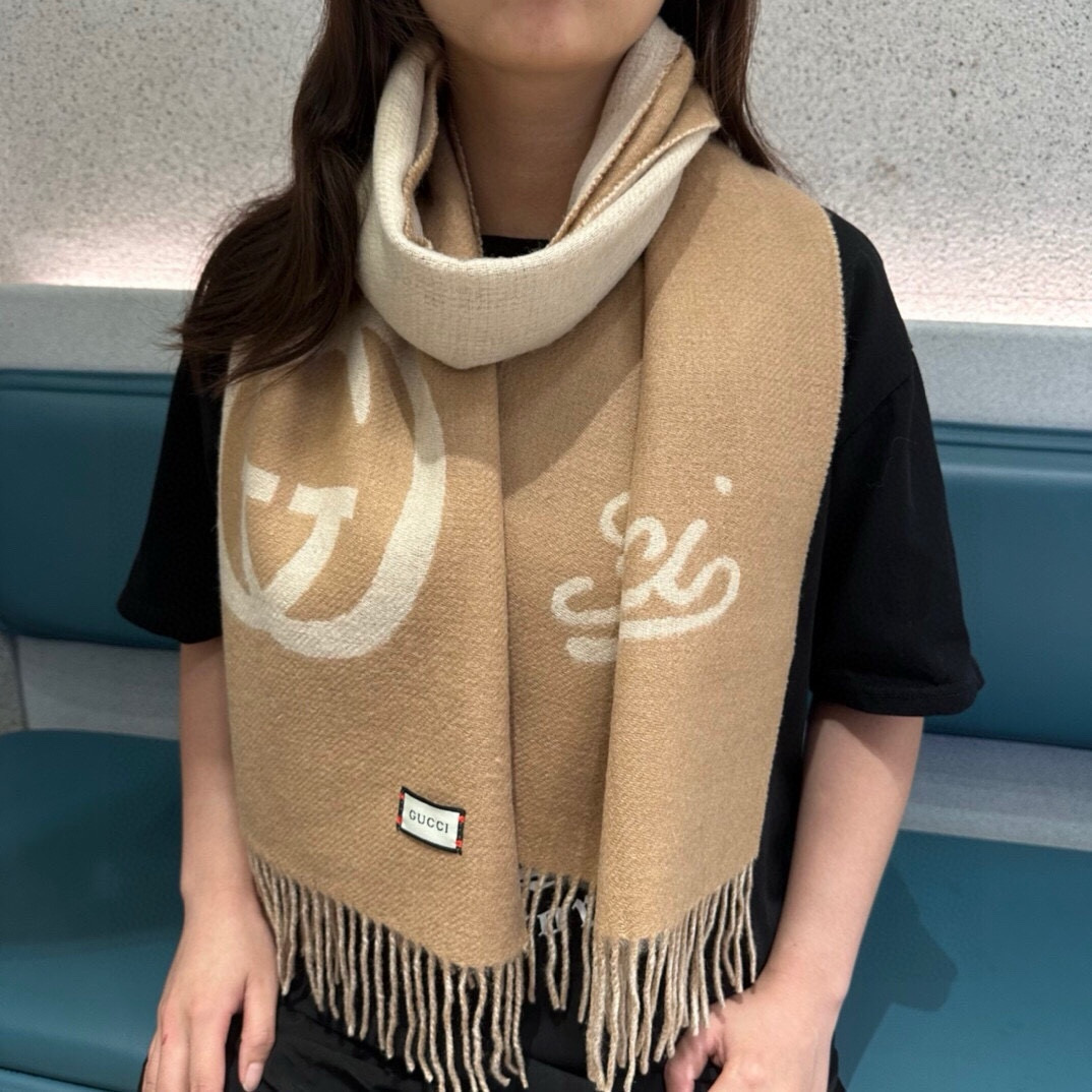 NO:188491,Original single quality batch!  The best donkey in the imperial palace!  The autumn and winter counter is on sale. Top cashmere long scarf. It is combined with exquisite and simple patterns to form a classic LV pattern. It is extremely beautiful. It is really the upper body that makes the skin look versatile. It looks good or not. You don’t have to doubt the quality!  180*32cm, cashmere!  High-version scarf, high-version scarf, louis vuitton, louis vuitton19860909原单品质批！御用殿堂级极品驴！秋冬专柜在售 顶级羊绒长巾.配以精美简约图案组合成经典LV图案 美丽至极 真的 上身极为衬肤色 百搭 好看不好看自己看吧 品质不用质疑 ！180*32cm,羊绒！高版本围巾,高版本围巾,louis vuitton,louis vuitton,scarf