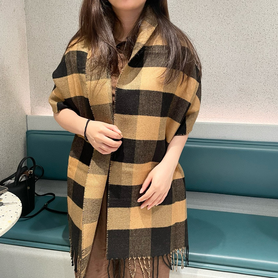 NO:188645,Dior star-like dd scarf. Classic style will never be outdated, and it is super versatile. Super good-looking!  !  Keep it decisively!  Exquisite and loose beard, straightforward and unrestrained, suitable for all kinds of shapes, exquisite and not much introduction, please see it yourself, 50*180cm. High-version scarf, high-version scarf, dior, dior19860909迪奥（Dior）明星同款dd围巾.经典款永远不会过时,而且超百搭.超级好看！！果断自留！精致散须 率真不拘泥 适合各种造型 精妙绝伦 不多介绍 自己看,50*180cm.高版本围巾,高版本围巾,dior,dior,scarf