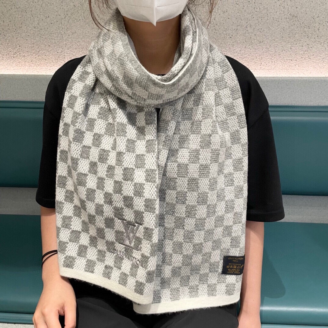 NO:188649,Pure cashmere, hot new products, couples' LV, exclusive cow goods, luxury is all between sizes, high-end quality with super high cashmere quality, this brand is favored by this boutique, which is rare in the market, is really super high-end product, only this big brand can have every color, love, every color is left. Good goods sold one less, imported knitted cashmere size 180*32 high-version scarf, high-version scarf, louis vuitton19860909纯羊绒 爆款上新 情侣款LV 独家牛货 奢华尽在尺寸之间,高端品质具有超高羊绒品质才会被此品牌青睐这种精品是市场上及其少见的围巾针织,真是超级高端货只有这种大品牌才会拥有每色都是大爱每色都留.卖一条少一条的好货 进口针织羊绒 尺寸180*32高版本围巾,高版本围巾,louis vuitton,scarf