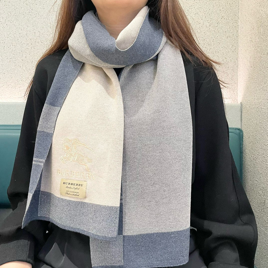 NO:188667,The popular product is available. Couple model B-home [Classic War Horse] Exclusive cow product. Luxury is all in the size. High-end quality with super high cashmere quality will be favored by this brand. This boutique is a rare scarf knitted on the market. It is really a super high-end product. Only this big brand will have every color. Every color is a great love. Good product that sells one less. Imported knitted cashmere size 180*32 high-version scarf, high-version scarf19860909爆款上新 情侣款B家【经典战马】独家牛货 奢华尽在尺寸之间,高端品质具有超高羊绒品质才会被此品牌青睐这种精品是市场上及其少见的围巾针织,真是超级高端货只有这种大品牌才会拥有每色都是大爱每色都留.卖一条少一条的好货 进口针织羊绒 尺寸180*32高版本围巾,高版本围巾,scarf