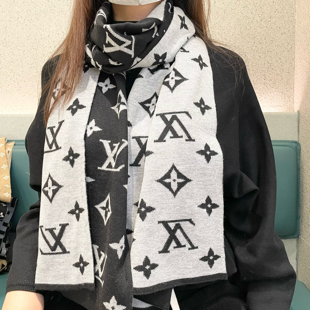 NO:188932,New popular products, couples LV, exclusive cow goods, luxury is all between sizes, high-end quality with super high cashmere quality, this brand will be favored by this product, which is rare in the market, scarf knitted, it is really super high-end goods, only this big brand will have every color, love, every color is left. Good goods sold for one less, imported knitted cashmere size *32 high-version scarf, high-version scarf, louis vuitton19860909爆款上新 情侣款LV 独家牛货 奢华尽在尺寸之间,高端品质具有超高羊绒品质才会被此品牌青睐这种精品是市场上及其少见的围巾针织,真是超级高端货只有这种大品牌才会拥有每色都是大爱每色都留.卖一条少一条的好货 进口针织羊绒 尺寸*32高版本围巾,高版本围巾,louis vuitton,scarf