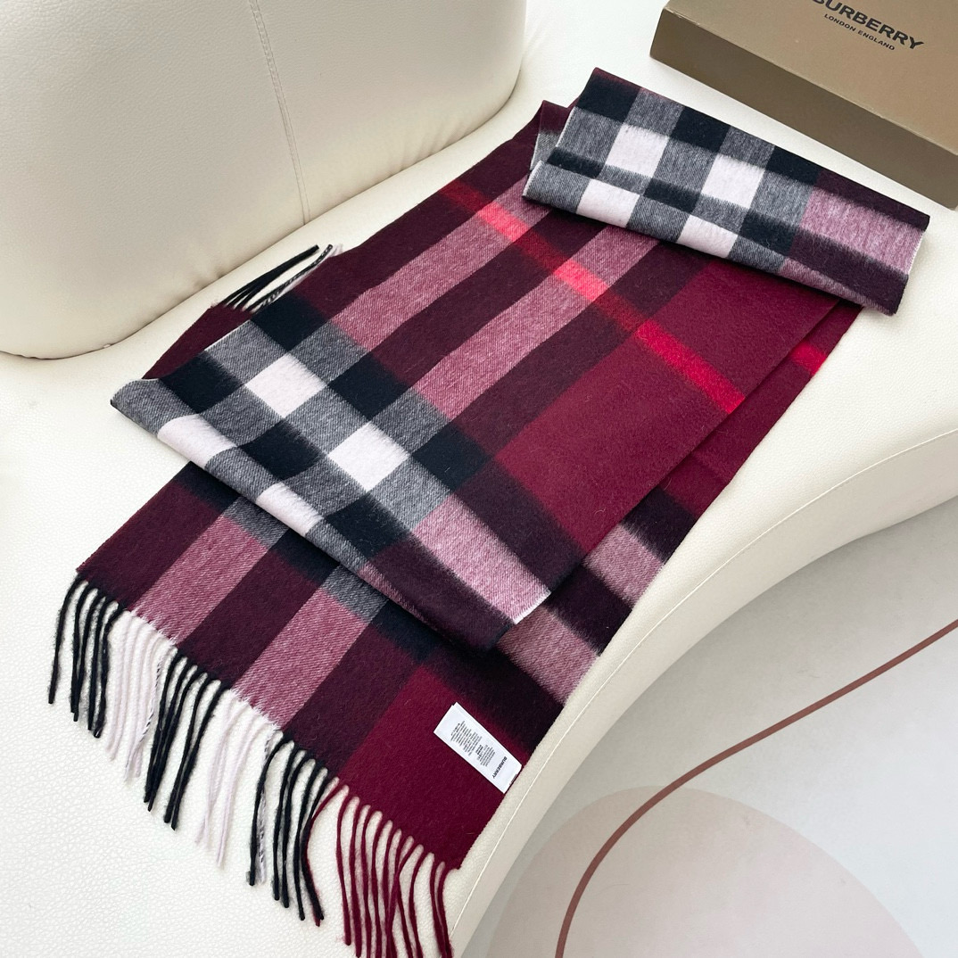 特价 Burberry 匠心巨作。· 经典大格双面提花羊绒围巾👍完全等于2条围巾‼️品牌首席创意总监Ri
