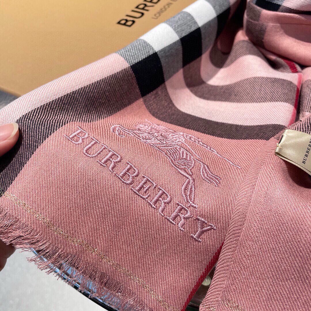  巴宝利💋新款到😍手慢🈚️抢‼️‼️👏💙顶级原单正品旷世绝美顶级高端货👼【绝对值得珍藏👍】👏香奈儿绝美百