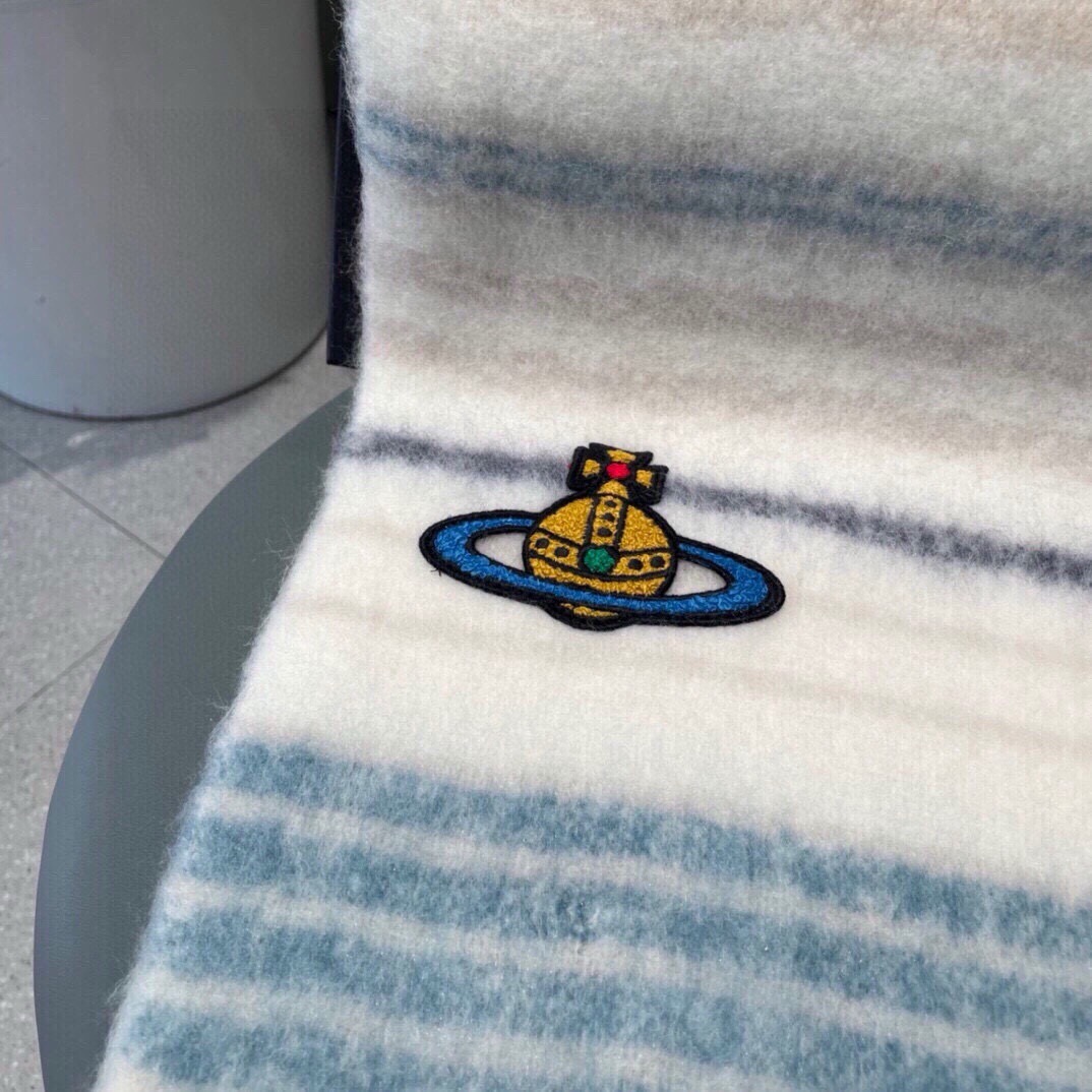   2025小红书走火爆款 𝐕𝐢𝐯𝐢𝐞𝐧𝐧𝐞 𝐖𝐞𝐬𝐭𝐰𝐨𝐨𝐝🪐✨
经典大土星马海毛围巾 vivienn