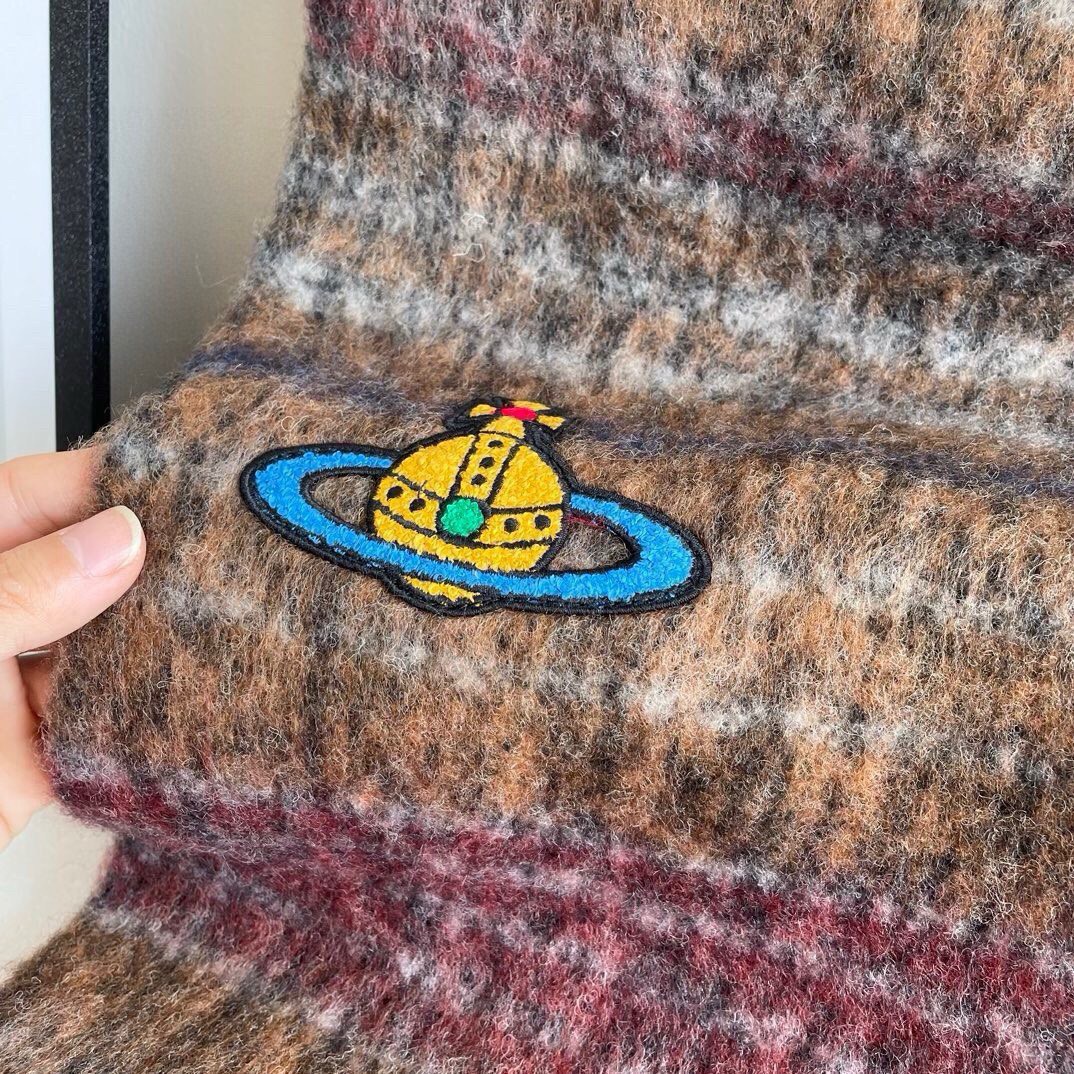   2025小红书走火爆款 𝐕𝐢𝐯𝐢𝐞𝐧𝐧𝐞 𝐖𝐞𝐬𝐭𝐰𝐨𝐨𝐝🪐✨
经典大土星马海毛围巾 vivienn