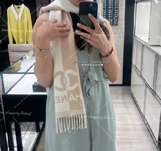  CHANEL新《双面拼色提花》目测是大爆款！双面异色提花 两面完全相反的颜色及图案 设计真的非常走心 