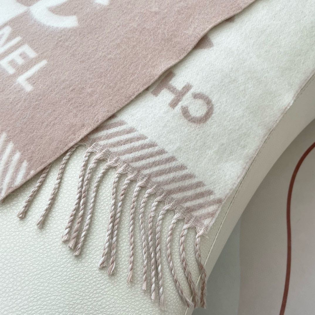  CHANEL新《双面拼色提花》目测是大爆款！双面异色提花 两面完全相反的颜色及图案 设计真的非常走心 