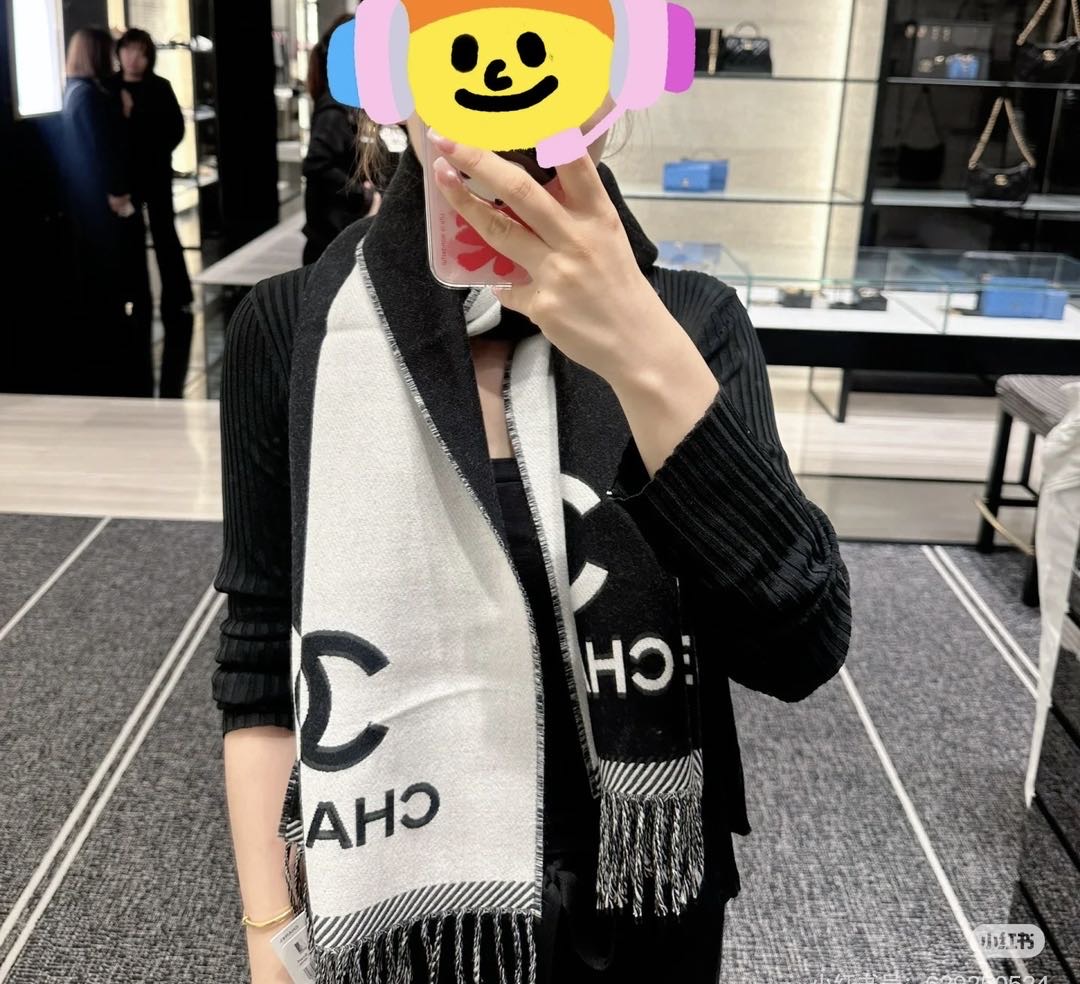  CHANEL新《双面拼色提花》目测是大爆款！双面异色提花 两面完全相反的颜色及图案 设计真的非常走心 