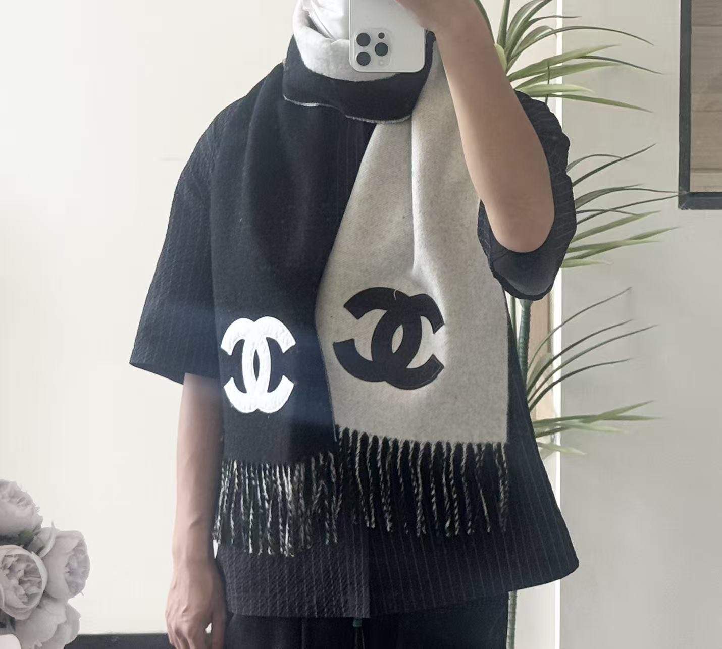  年前最后的尾巴，香24 k热乎乎的来了！真香必入款！！！直跺脚地喜欢！高级又带点时髦的趣味！！老友必收