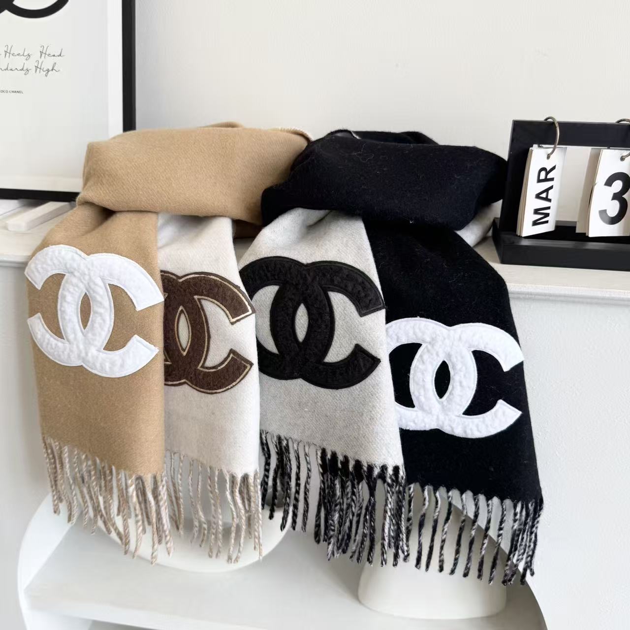  年前最后的尾巴，香24 k热乎乎的来了！真香必入款！！！直跺脚地喜欢！高级又带点时髦的趣味！！老友必收