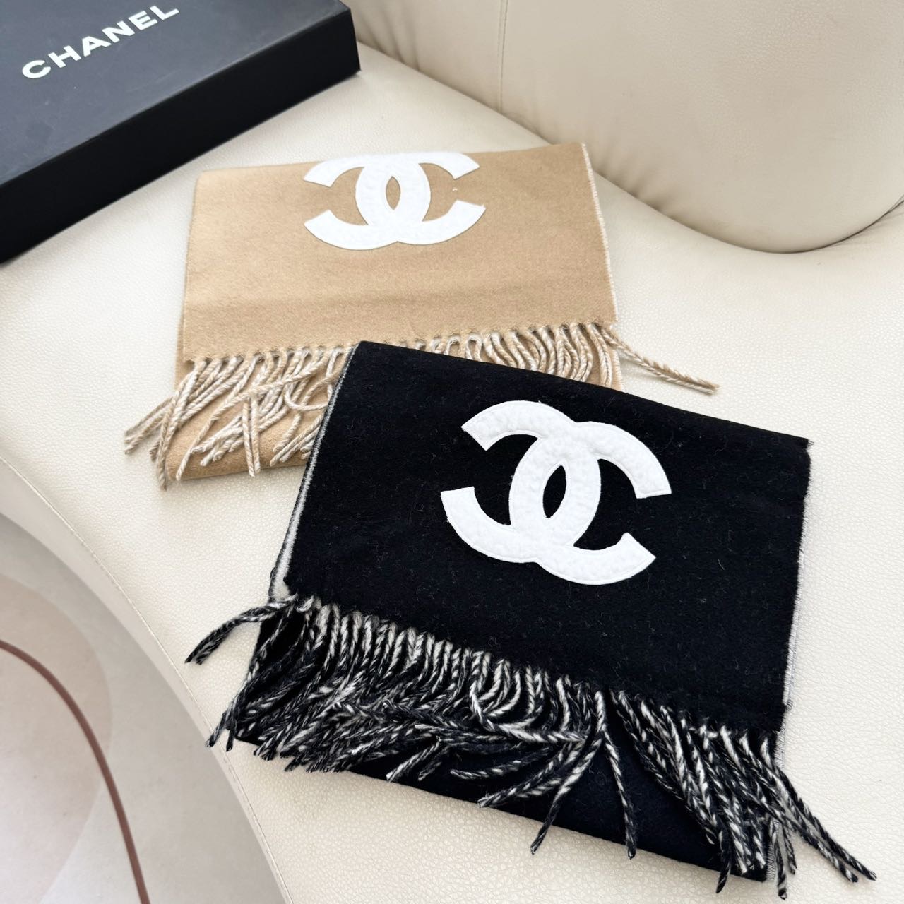  年前最后的尾巴，香24 k热乎乎的来了！真香必入款！！！直跺脚地喜欢！高级又带点时髦的趣味！！老友必收