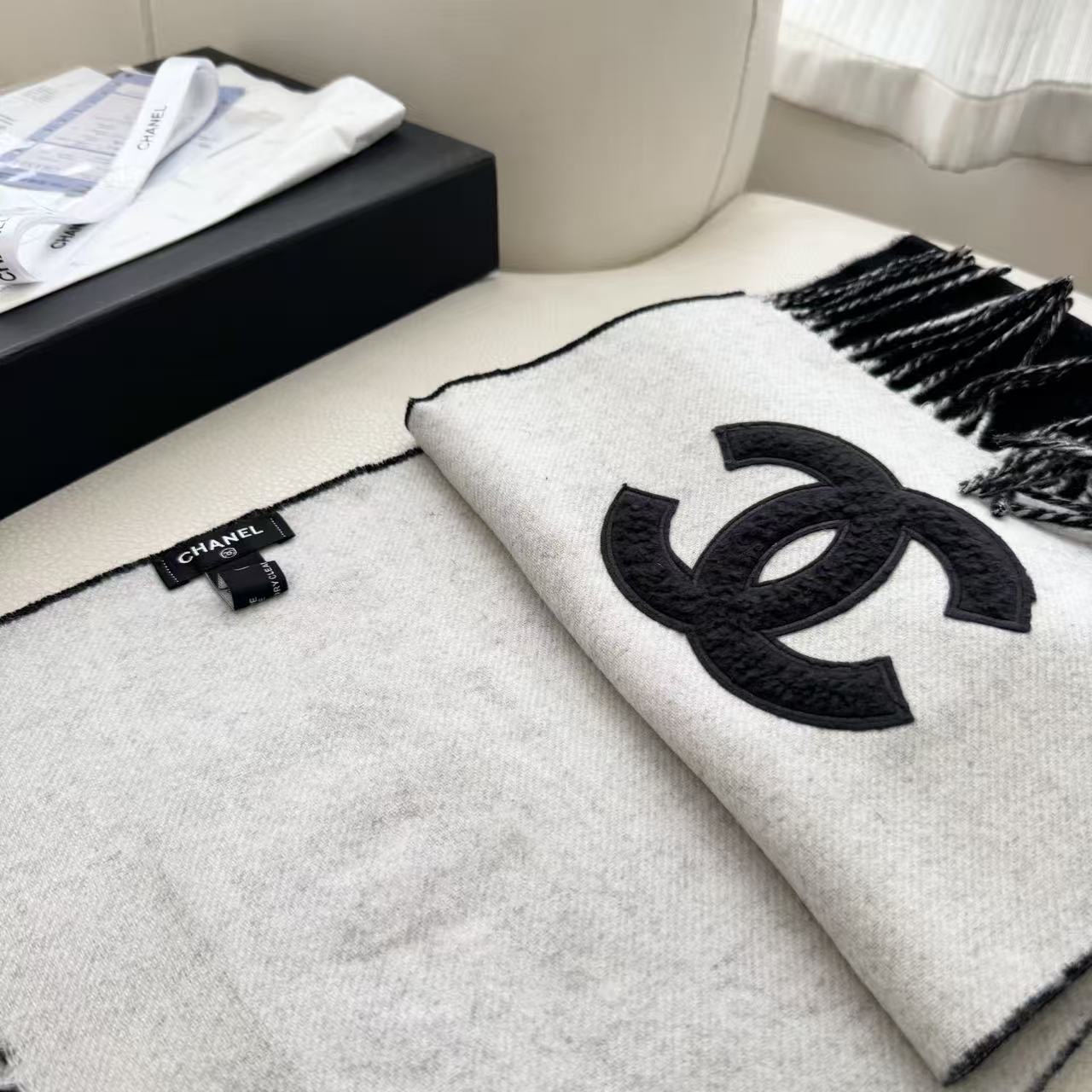  年前最后的尾巴，香24 k热乎乎的来了！真香必入款！！！直跺脚地喜欢！高级又带点时髦的趣味！！老友必收