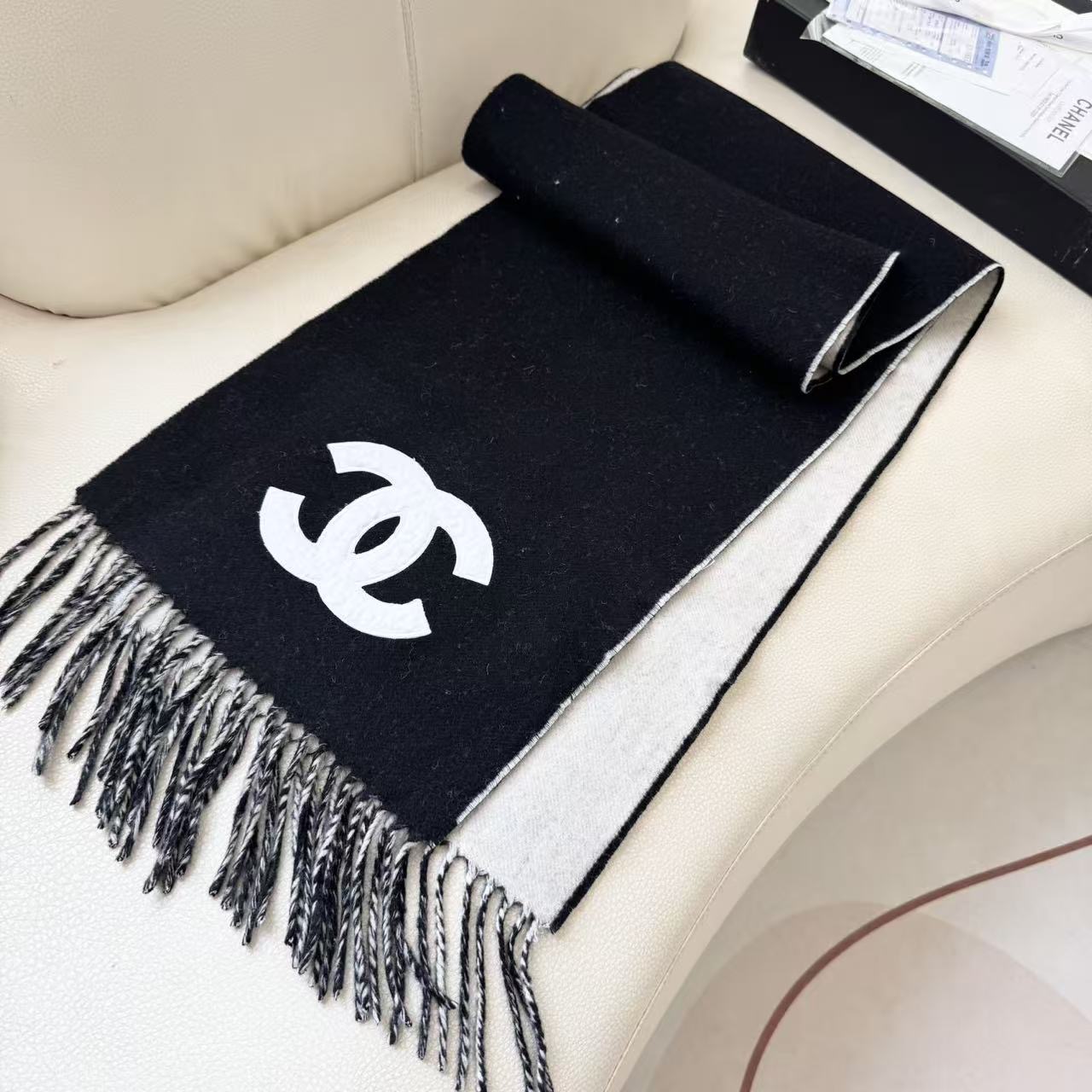  年前最后的尾巴，香24 k热乎乎的来了！真香必入款！！！直跺脚地喜欢！高级又带点时髦的趣味！！老友必收