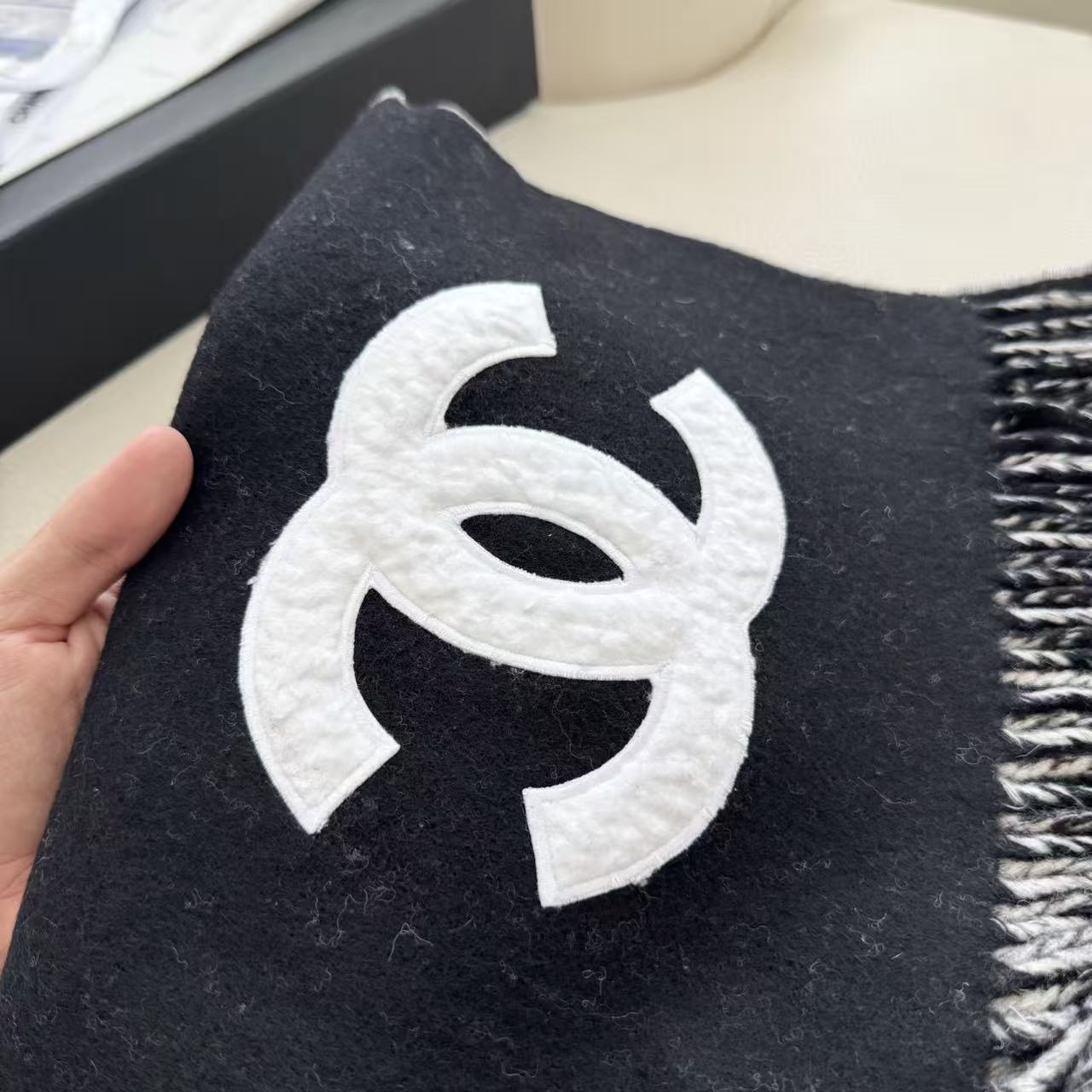  年前最后的尾巴，香24 k热乎乎的来了！真香必入款！！！直跺脚地喜欢！高级又带点时髦的趣味！！老友必收