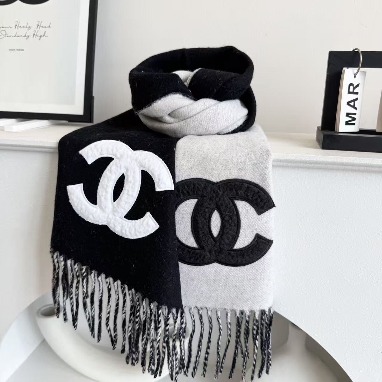  年前最后的尾巴，香24 k热乎乎的来了！真香必入款！！！直跺脚地喜欢！高级又带点时髦的趣味！！老友必收