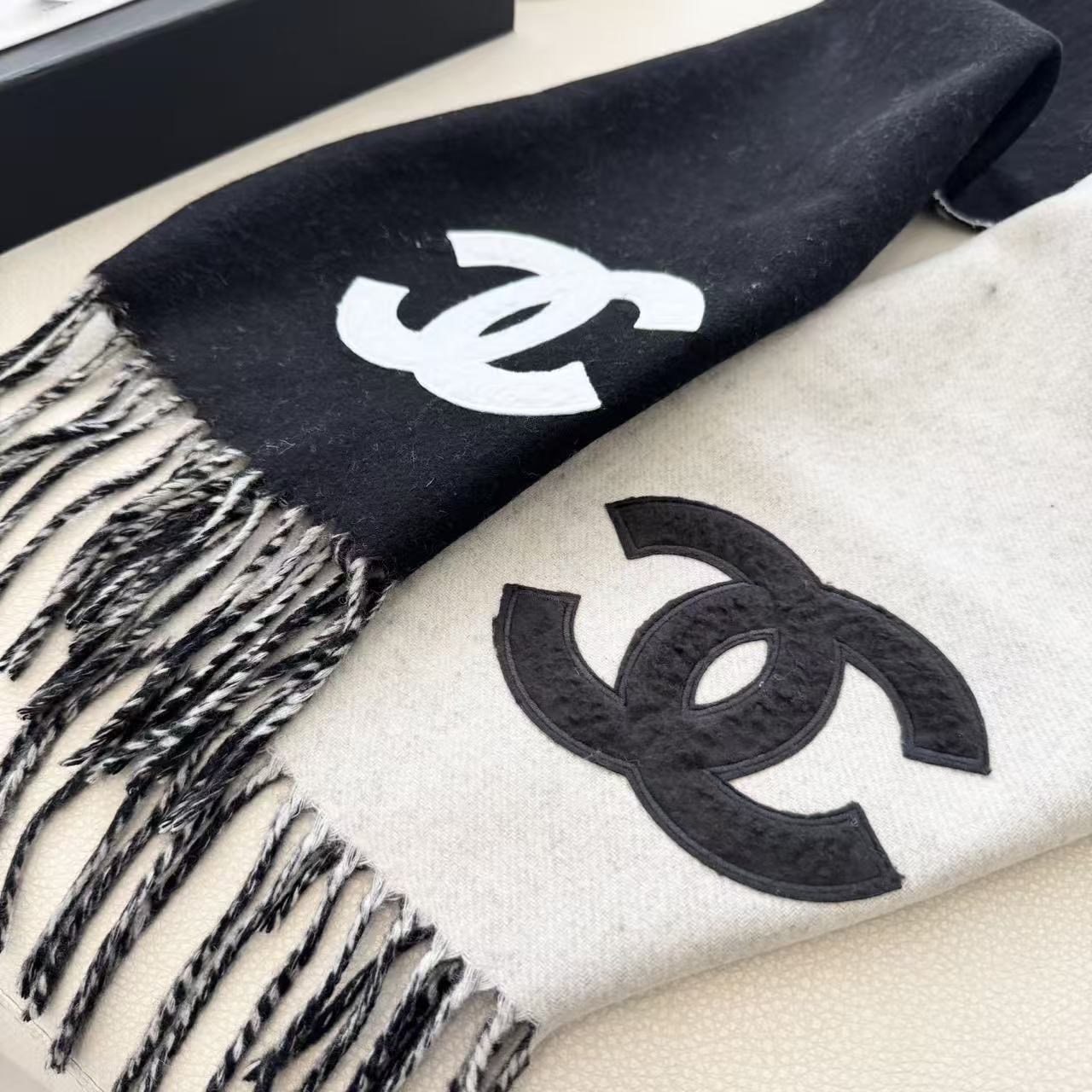  年前最后的尾巴，香24 k热乎乎的来了！真香必入款！！！直跺脚地喜欢！高级又带点时髦的趣味！！老友必收