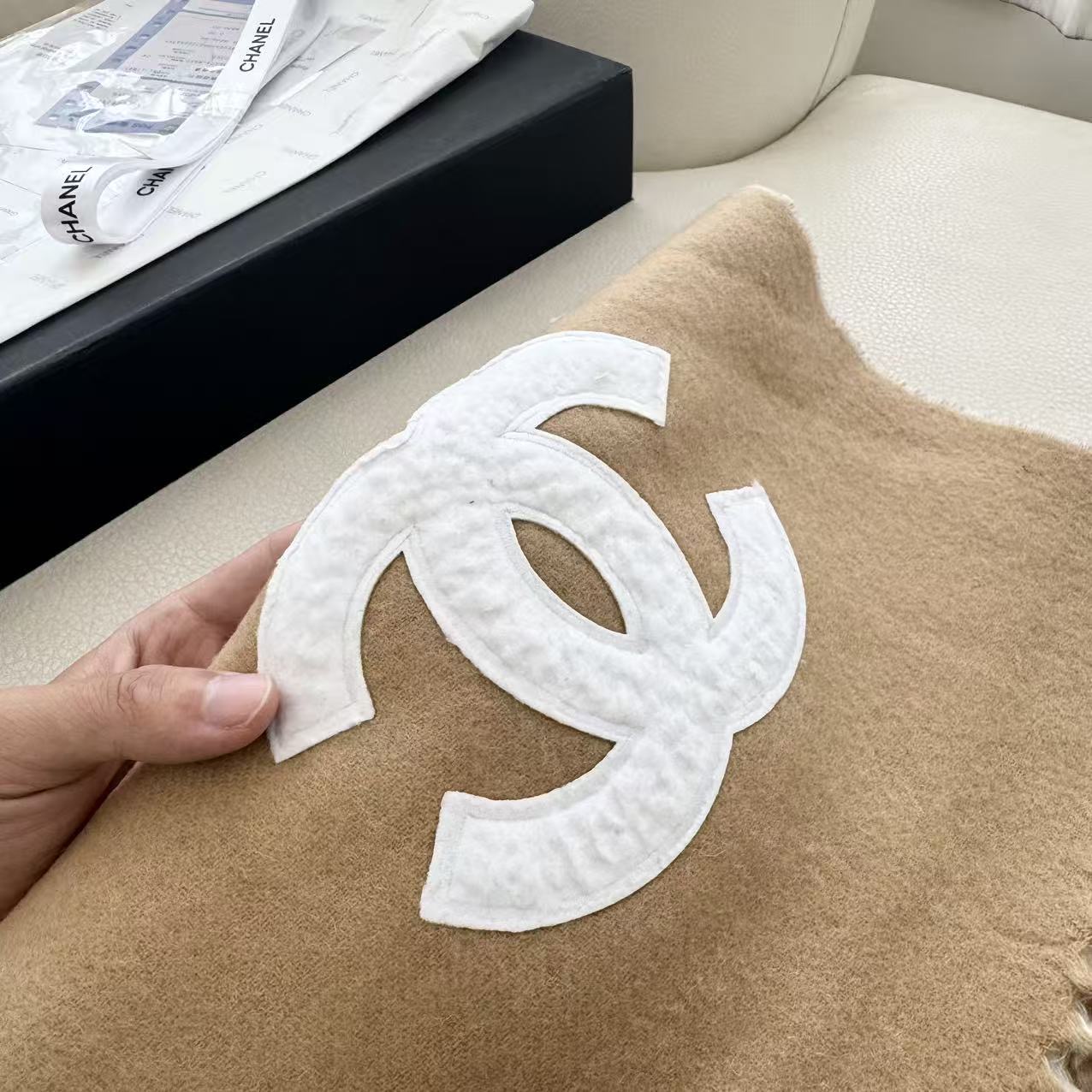  年前最后的尾巴，香24 k热乎乎的来了！真香必入款！！！直跺脚地喜欢！高级又带点时髦的趣味！！老友必收