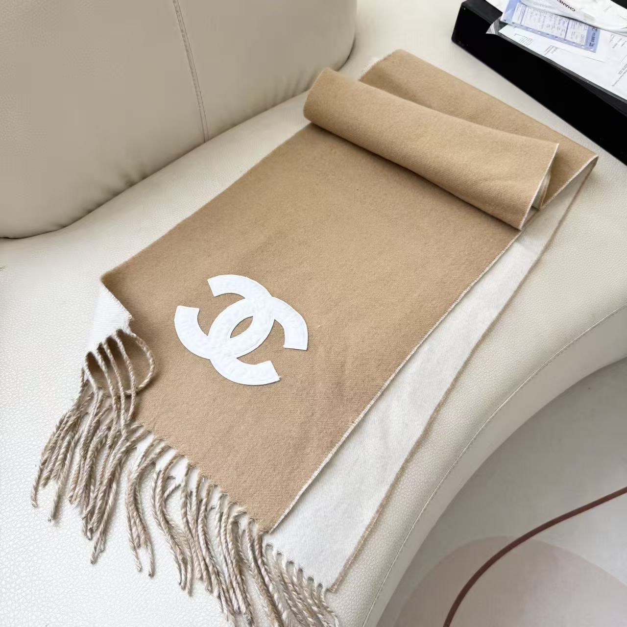  年前最后的尾巴，香24 k热乎乎的来了！真香必入款！！！直跺脚地喜欢！高级又带点时髦的趣味！！老友必收