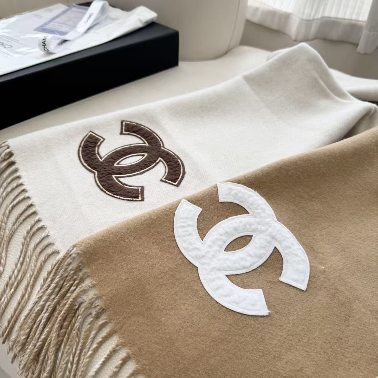  年前最后的尾巴，香24 k热乎乎的来了！真香必入款！！！直跺脚地喜欢！高级又带点时髦的趣味！！老友必收