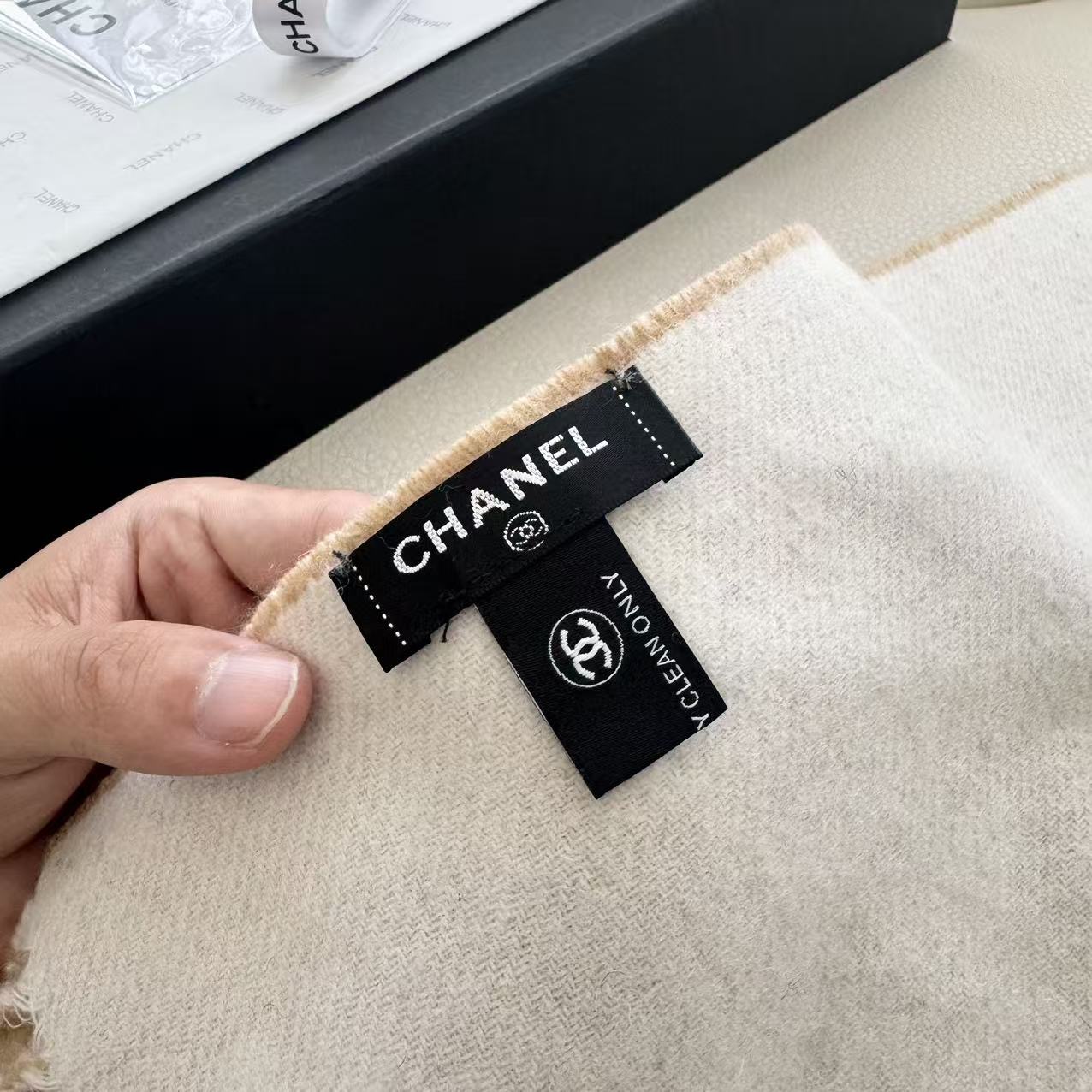  年前最后的尾巴，香24 k热乎乎的来了！真香必入款！！！直跺脚地喜欢！高级又带点时髦的趣味！！老友必收