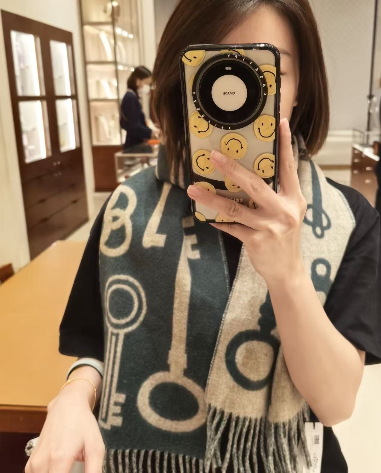   新款2025爱马仕男女款围巾且买且珍惜😍~都是出口订单所以比较难遇❤️东西讲究少而精😍好看的一定要收