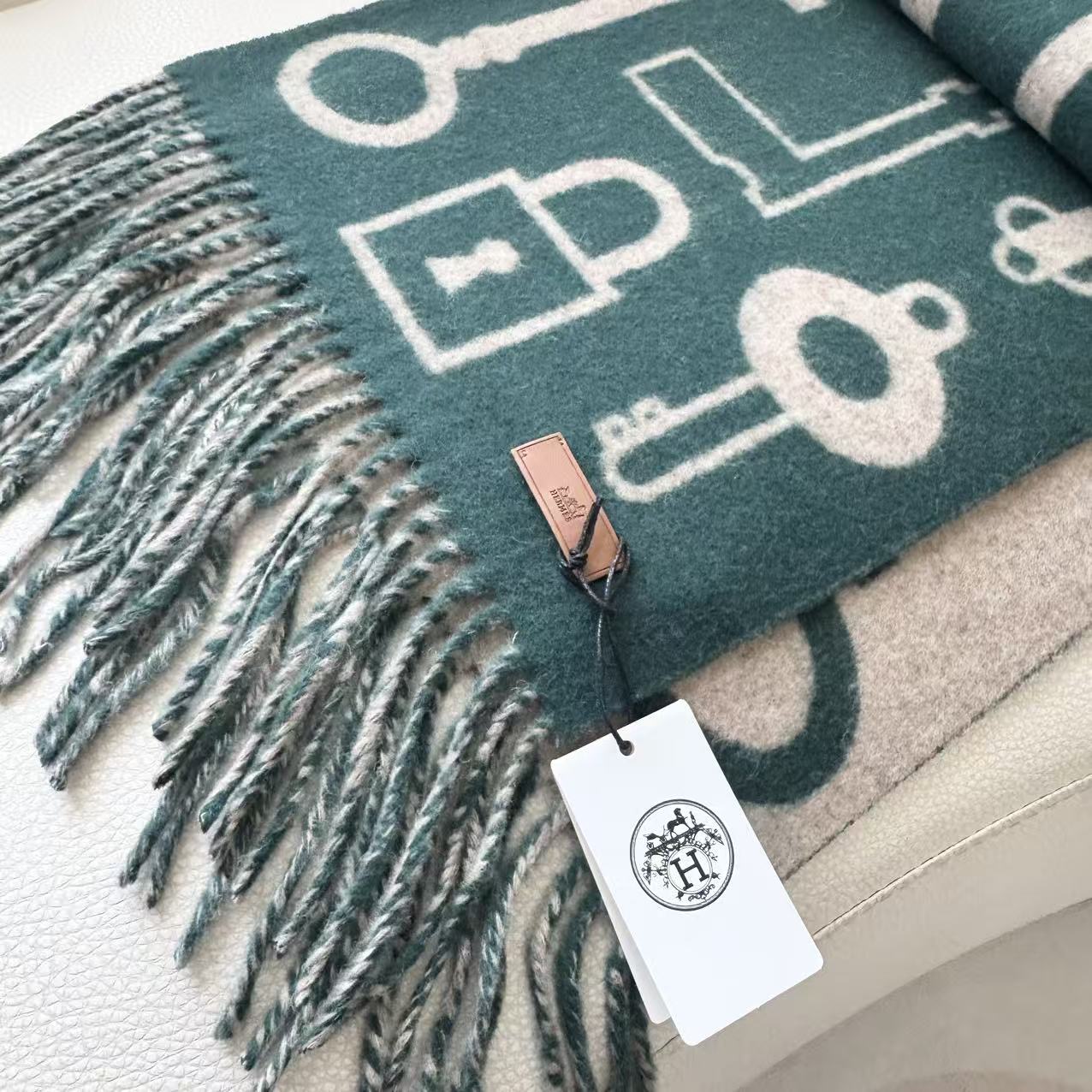   新款2025爱马仕男女款围巾且买且珍惜😍~都是出口订单所以比较难遇❤️东西讲究少而精😍好看的一定要收