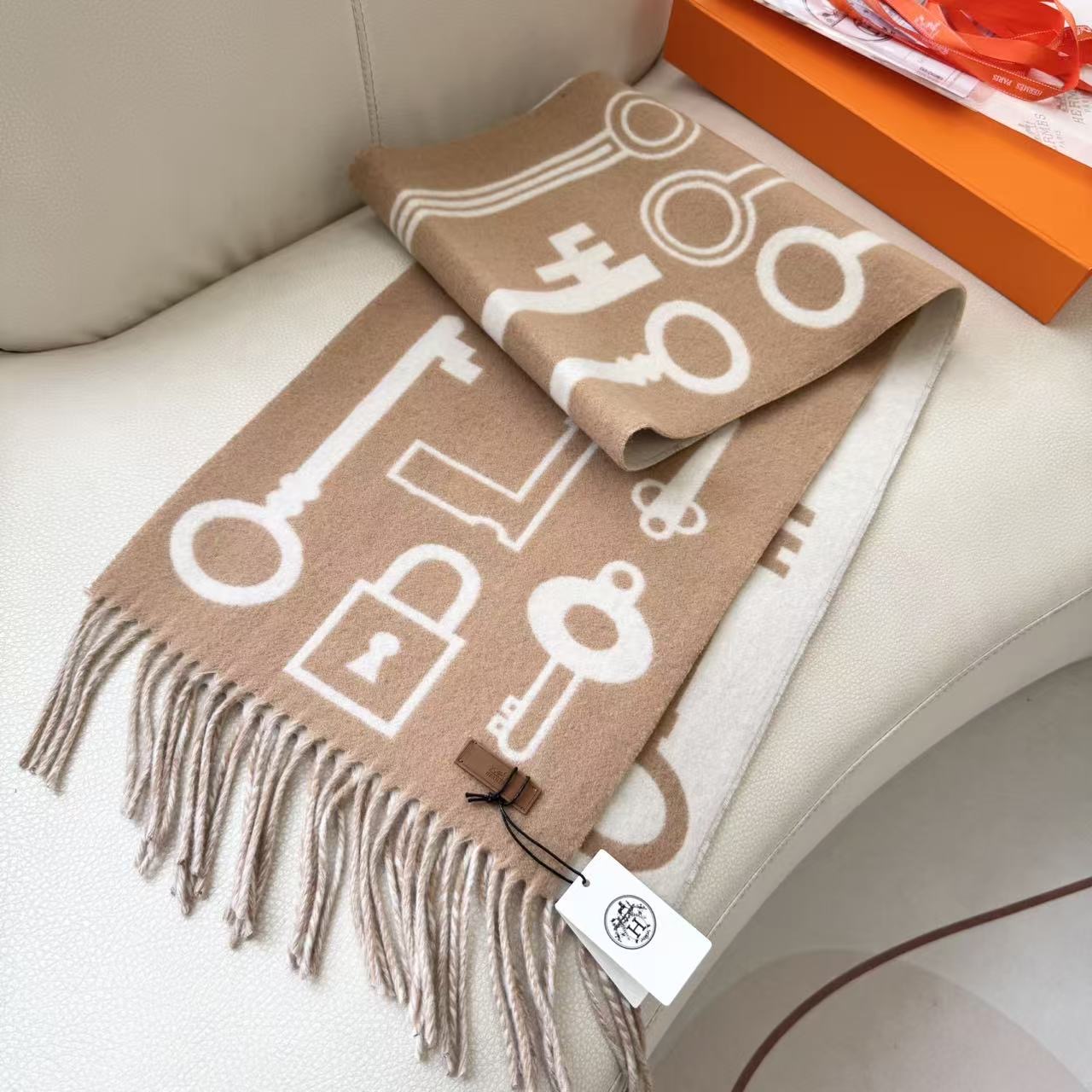   新款2025爱马仕男女款围巾且买且珍惜😍~都是出口订单所以比较难遇❤️东西讲究少而精😍好看的一定要收