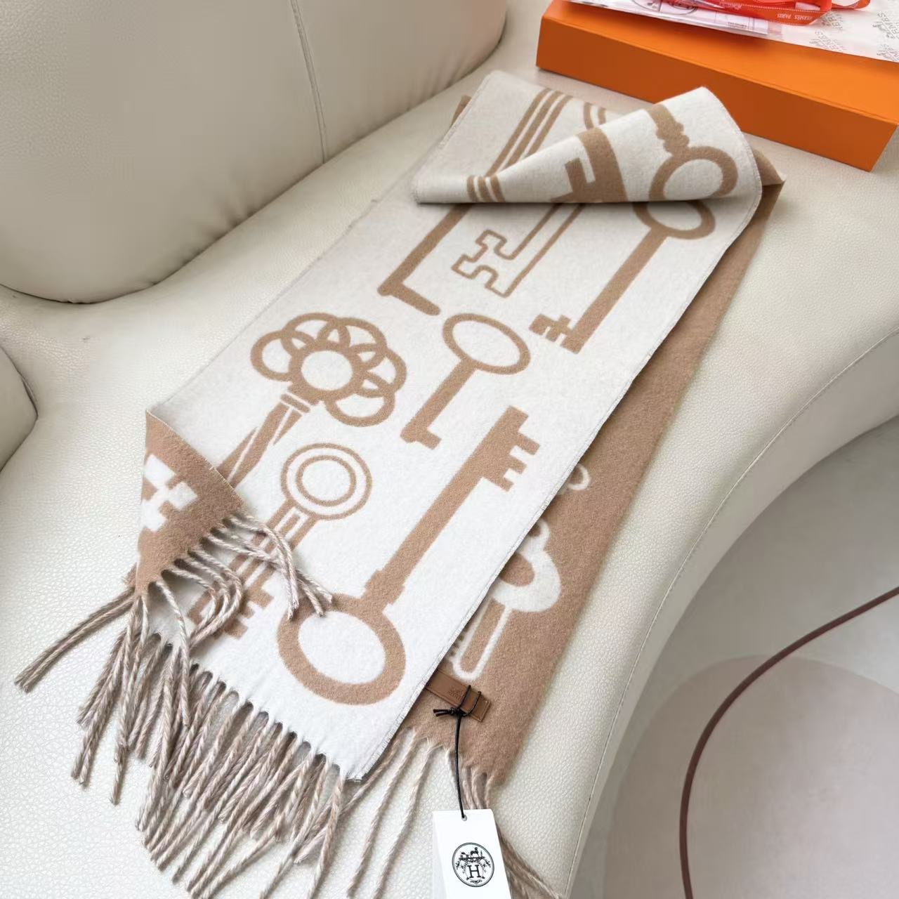   新款2025爱马仕男女款围巾且买且珍惜😍~都是出口订单所以比较难遇❤️东西讲究少而精😍好看的一定要收