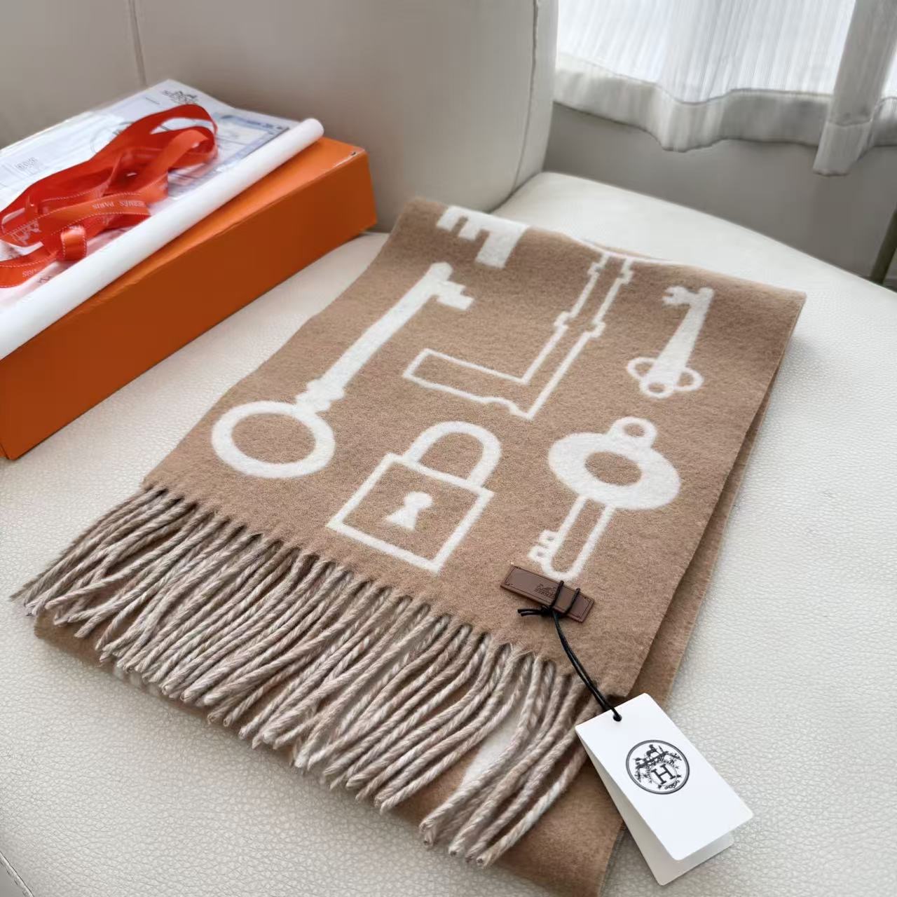   新款2025爱马仕男女款围巾且买且珍惜😍~都是出口订单所以比较难遇❤️东西讲究少而精😍好看的一定要收