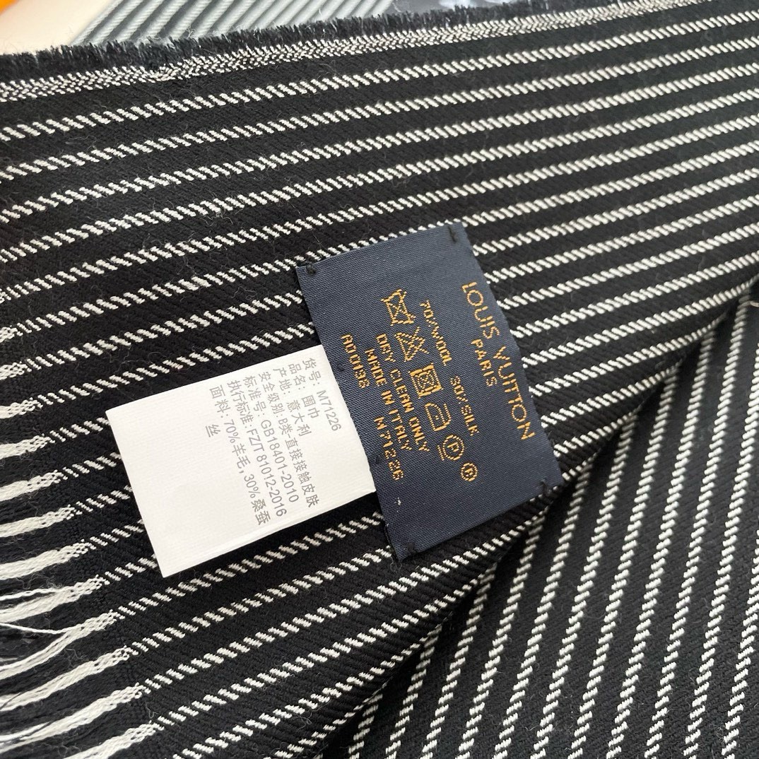  【围巾型号M71227】路易威登重磅原单，一模一样 LV专柜新色 出口境外。专柜的最新限量双面拼色‼️