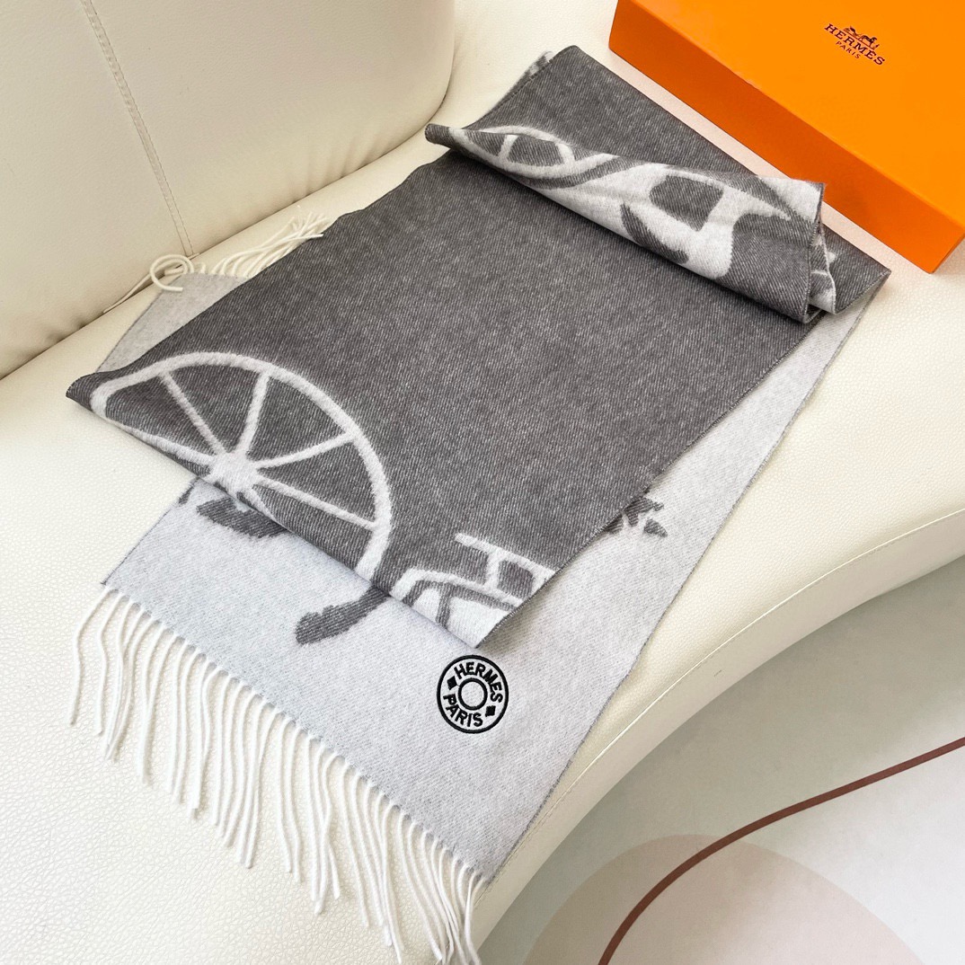   上新2025爱马仕男女款围巾且买且珍惜😍~都是出口订单所以比较难遇❤️东西讲究少而精😍好看的一定要收
