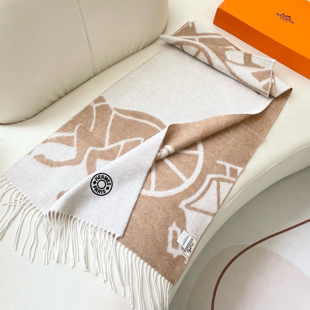   上新2025爱马仕男女款围巾且买且珍惜😍~都是出口订单所以比较难遇❤️东西讲究少而精😍好看的一定要收