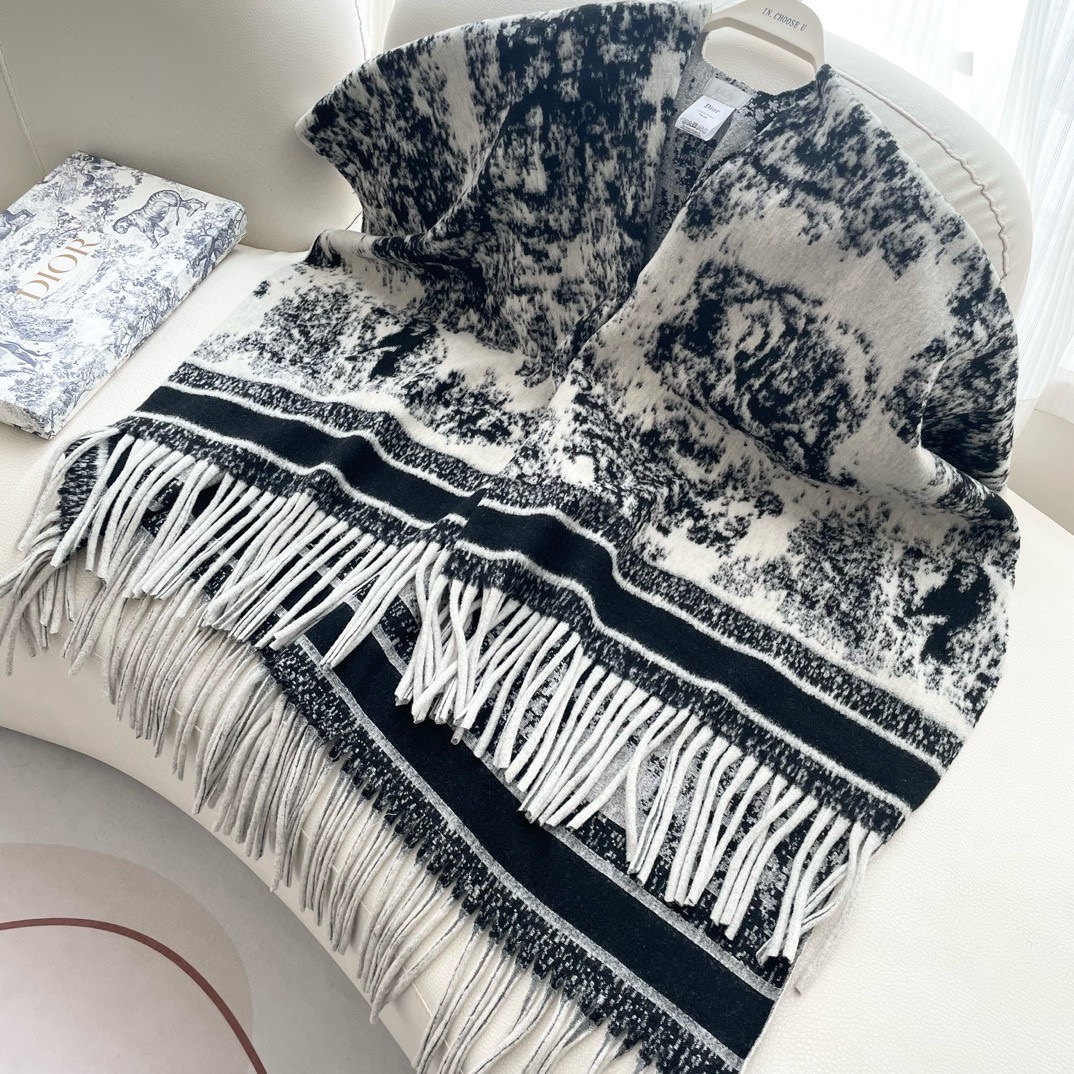 ✨重磅推荐‼️CD动物印花大方巾❗️围巾披肩毛毯三用，超级惊艳的一款！百分百保真！超唯美的一款正品订单，