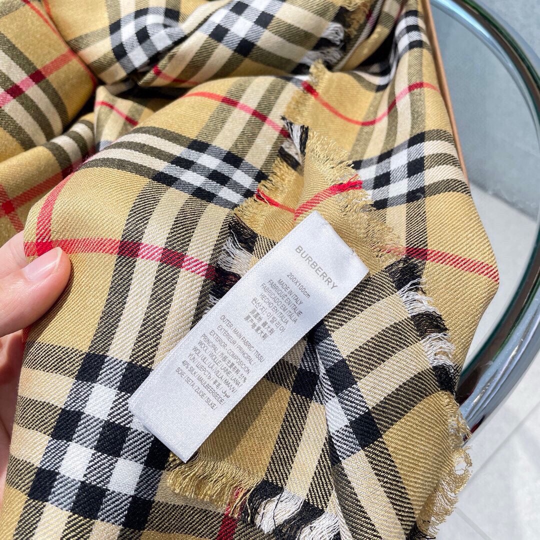  要顶级品质看过来👑👑原单货 🎁 B家【双面长巾】，这才是硬货，殿堂级御用推荐！高出镜率单品，顶级羊绒两