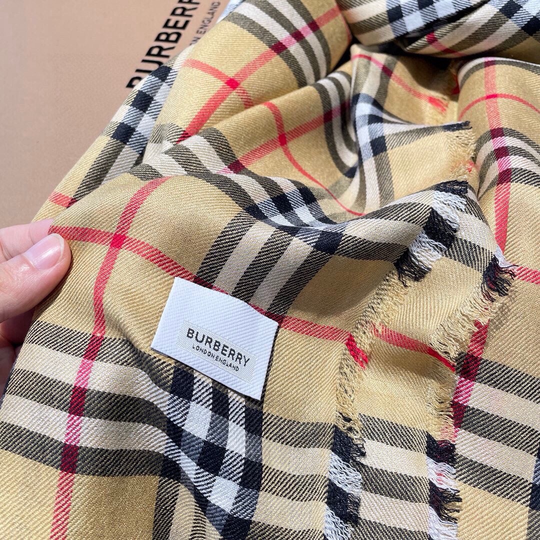  要顶级品质看过来👑👑原单货 🎁 B家【双面长巾】，这才是硬货，殿堂级御用推荐！高出镜率单品，顶级羊绒两