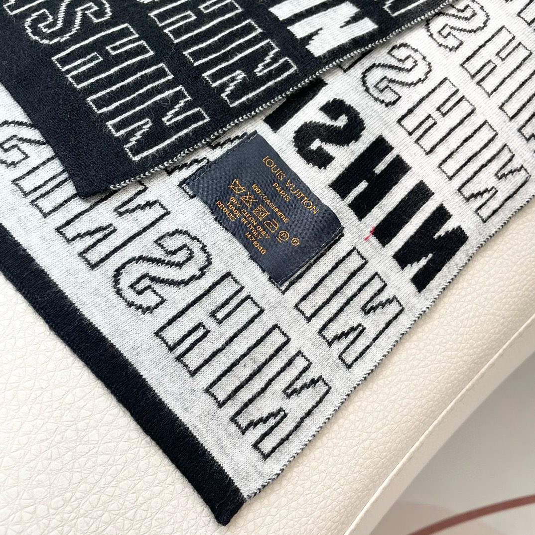  爆款上新 情侣款👍👍LV 独家牛货🐂  奢华尽在尺寸之间，高端品质‼️具有超高羊绒品质才会被此品牌青睐