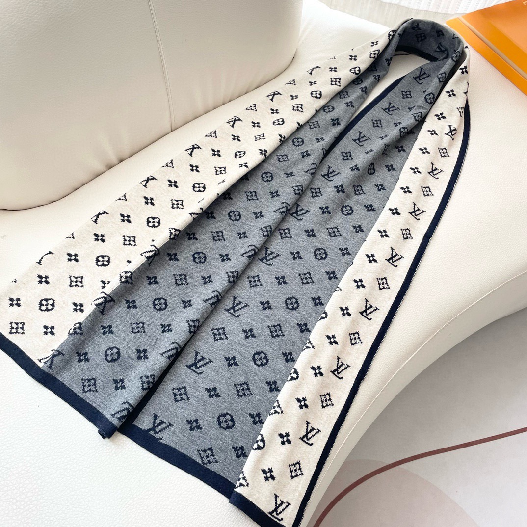  爆款上新 情侣款👍👍LV 独家牛货🐂  奢华尽在尺寸之间，高端品质‼️具有超高羊绒品质才会被此品牌青睐