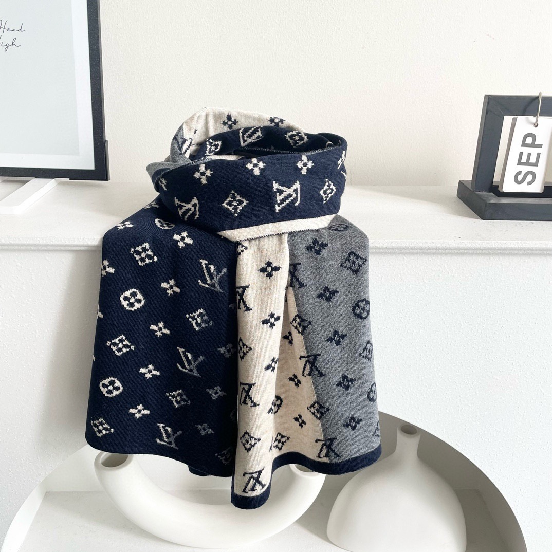  爆款上新 情侣款👍👍LV 独家牛货🐂  奢华尽在尺寸之间，高端品质‼️具有超高羊绒品质才会被此品牌青睐