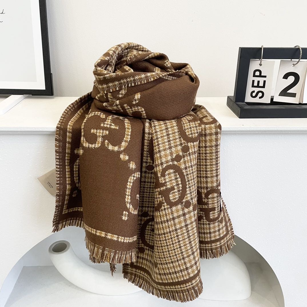   Gucci  · 古奇经典羊绒披肩围巾❗来个硬货.麻溜的安排上.纯正出口❗原订单已经交货一批，其中一