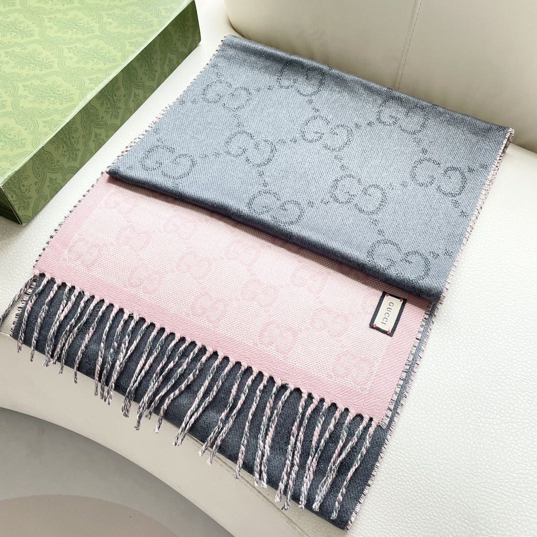   高版本 牛❗️稳稳的“高段位”！！全网最高版本❗️】时髦过冬！！Gucci秋冬新款提花双面围巾！高端