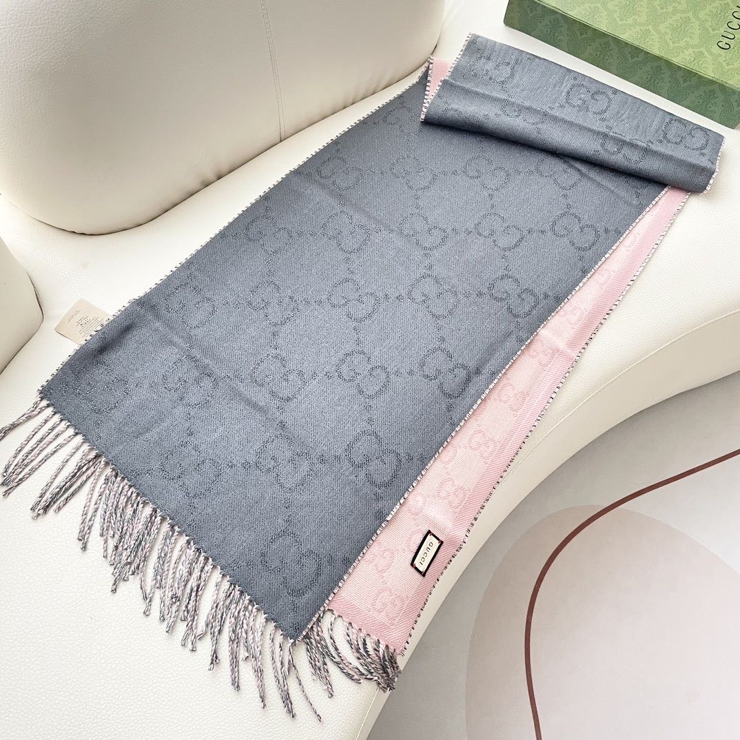   高版本 牛❗️稳稳的“高段位”！！全网最高版本❗️】时髦过冬！！Gucci秋冬新款提花双面围巾！高端