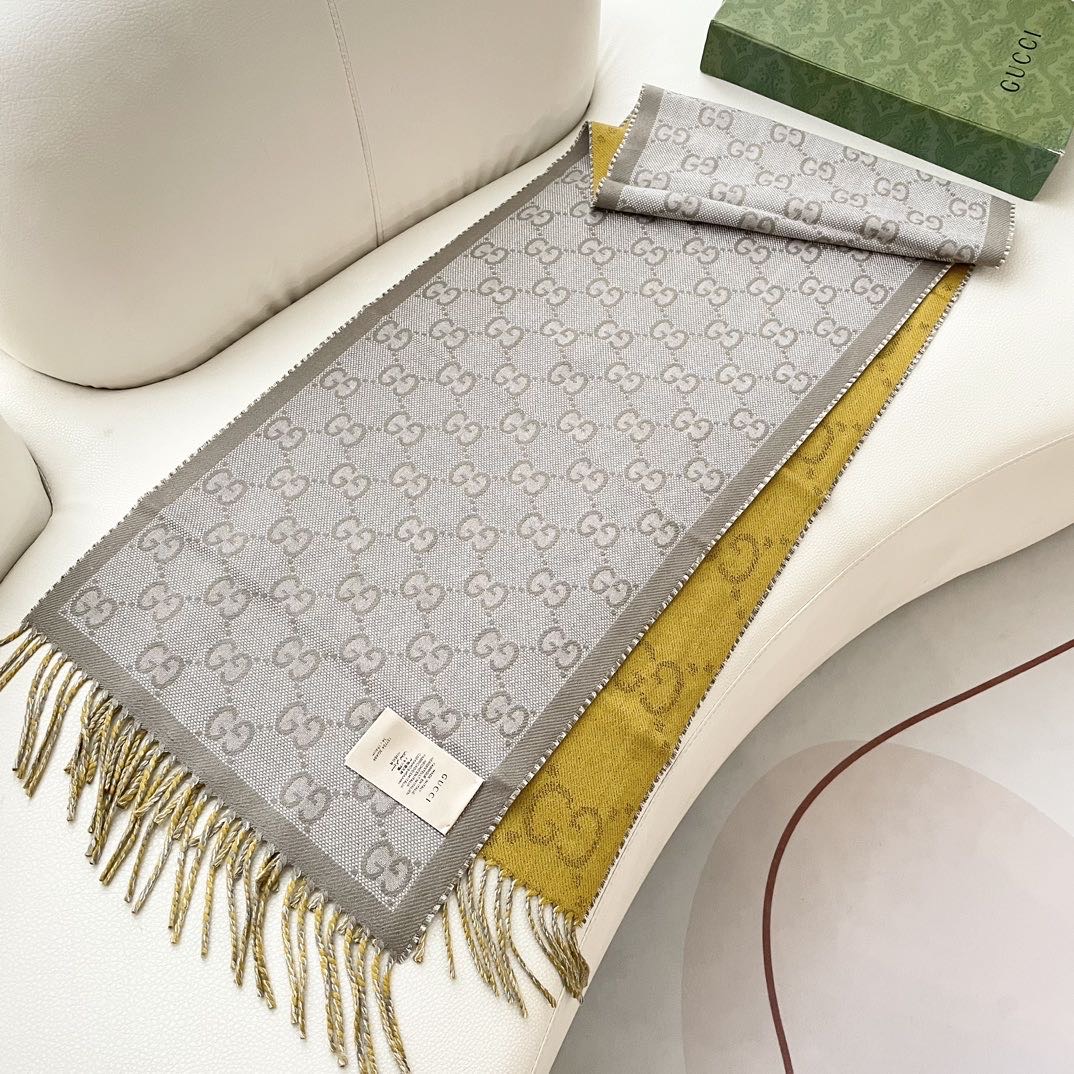  高版本 牛❗️稳稳的“高段位”！！全网最高版本❗️】时髦过冬！！Gucci秋冬新款提花双面围巾！高端