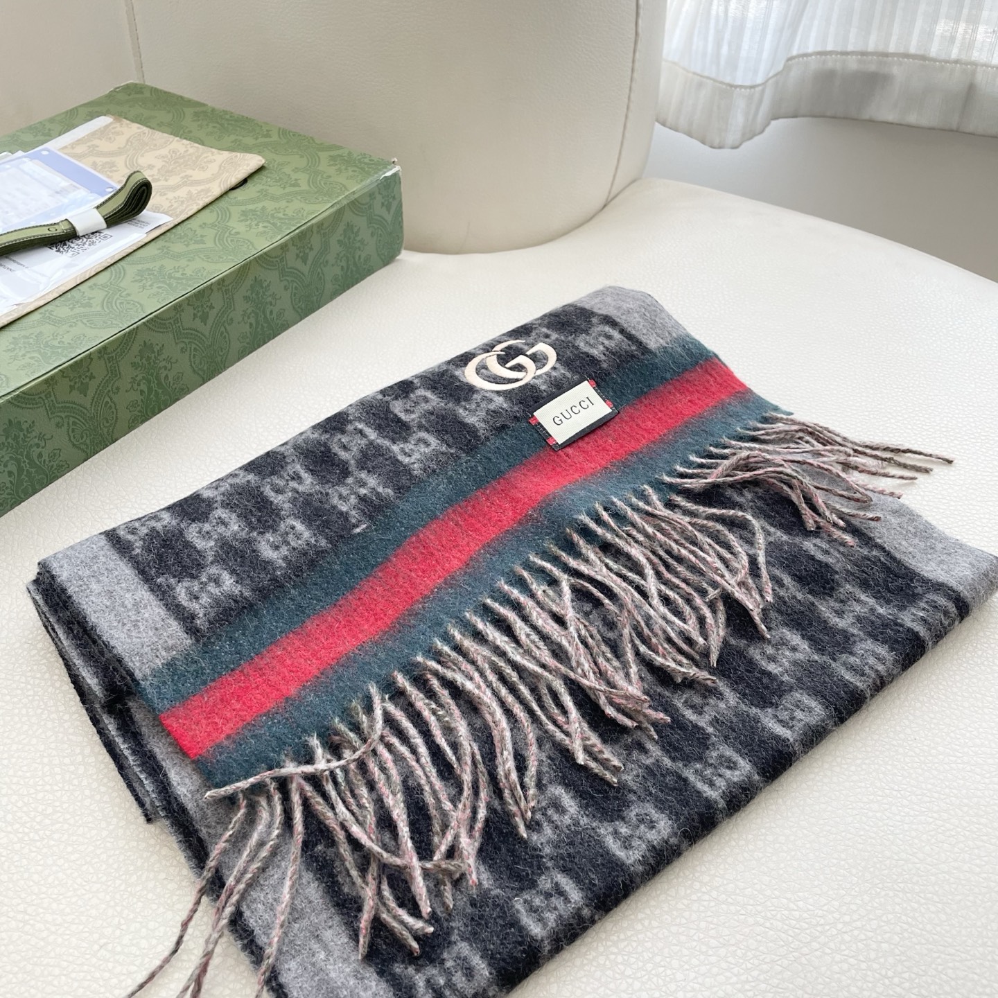  Gucci非常正的围巾~面料大爱，软糯手感，非常柔软细腻舒服‼️经典招牌GG字母元素❤️大气简约，超级