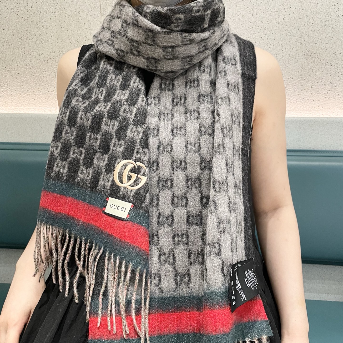  Gucci非常正的围巾~面料大爱，软糯手感，非常柔软细腻舒服‼️经典招牌GG字母元素❤️大气简约，超级