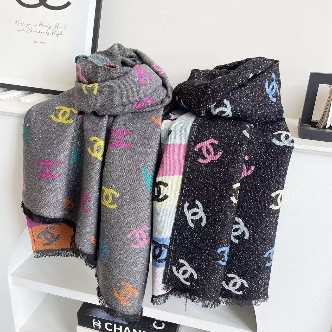 ❤️小香彩虹披肩出口版 三色
       因为出口所有没有中文标识的吊牌➕洗唛，质量比国内版更好 今年