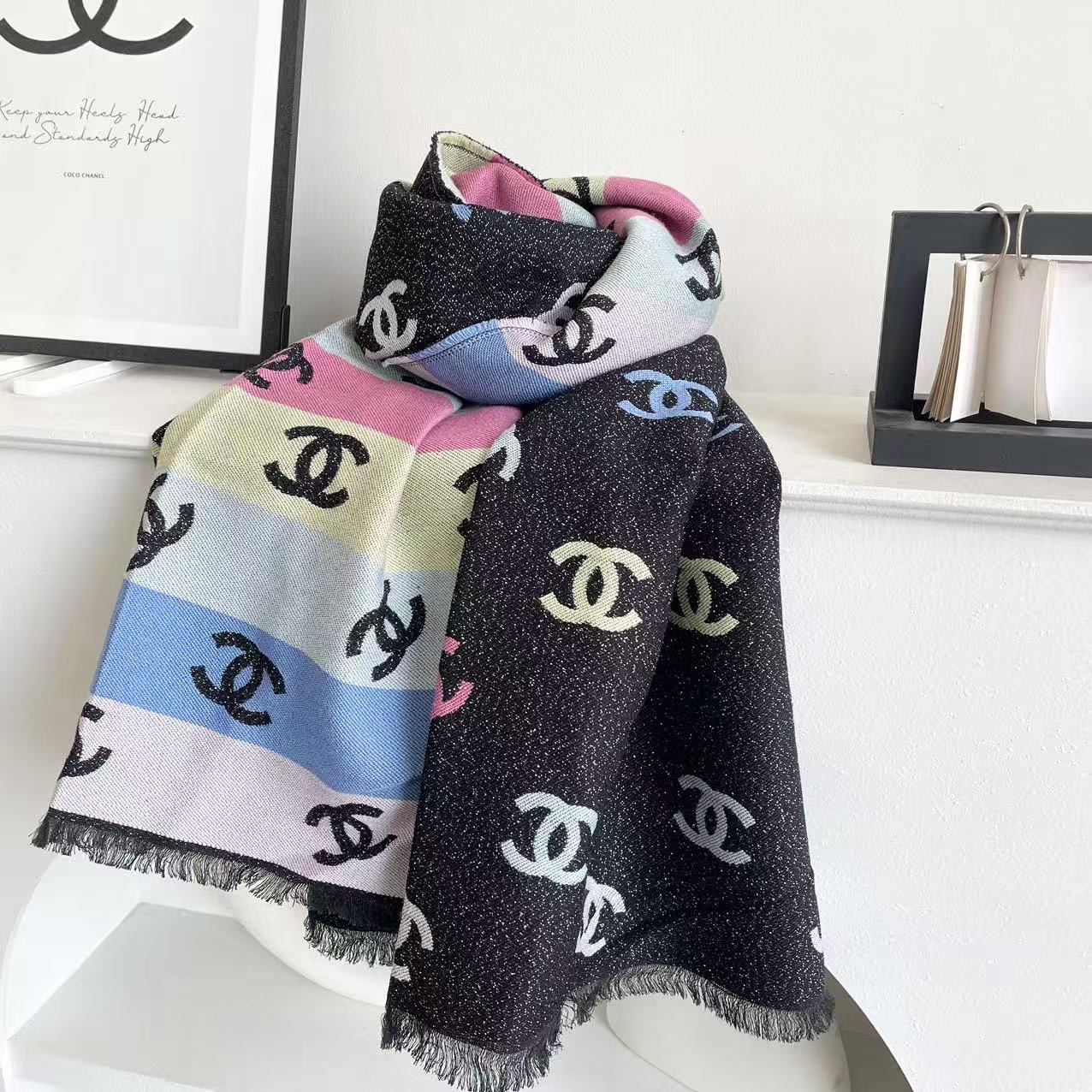 ❤️小香彩虹披肩出口版 三色
       因为出口所有没有中文标识的吊牌➕洗唛，质量比国内版更好 今年