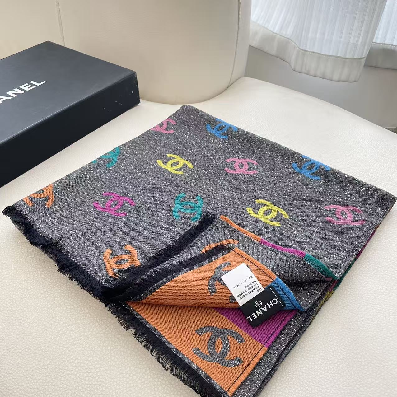 ❤️小香彩虹披肩出口版 三色
       因为出口所有没有中文标识的吊牌➕洗唛，质量比国内版更好 今年