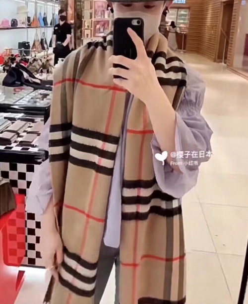 Burberry Classic Check Scarf, Soft & Comfortable, 70cm x 200cm 1 Burberry Classic Check Scarf, Soft & Comfortable, 70cm x 200cm